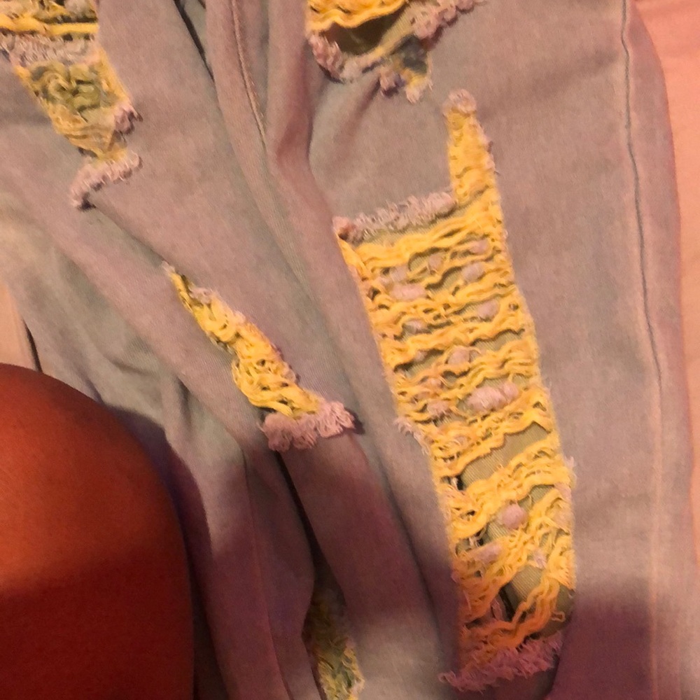 I’m selling some ripped light blues jeans